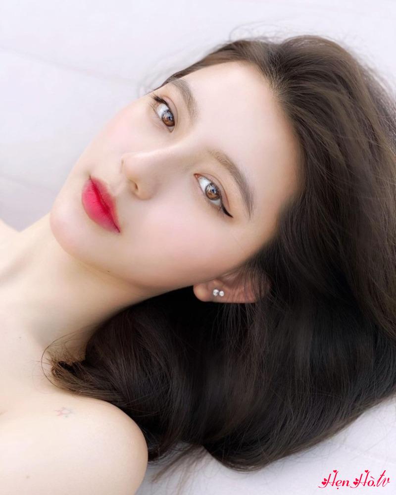Khuôn mặt thiên thần như một hot girl Hàn Quốc