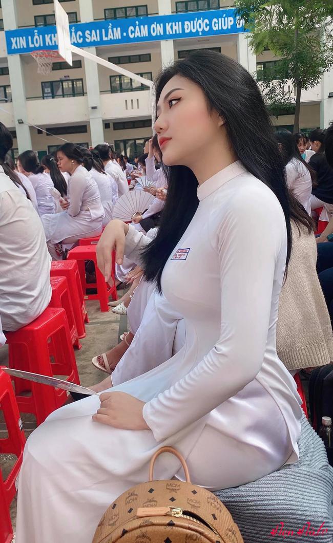 Cuộc sống mới của "nữ sinh diện áo dài xinh đẹp" Triệu Vy