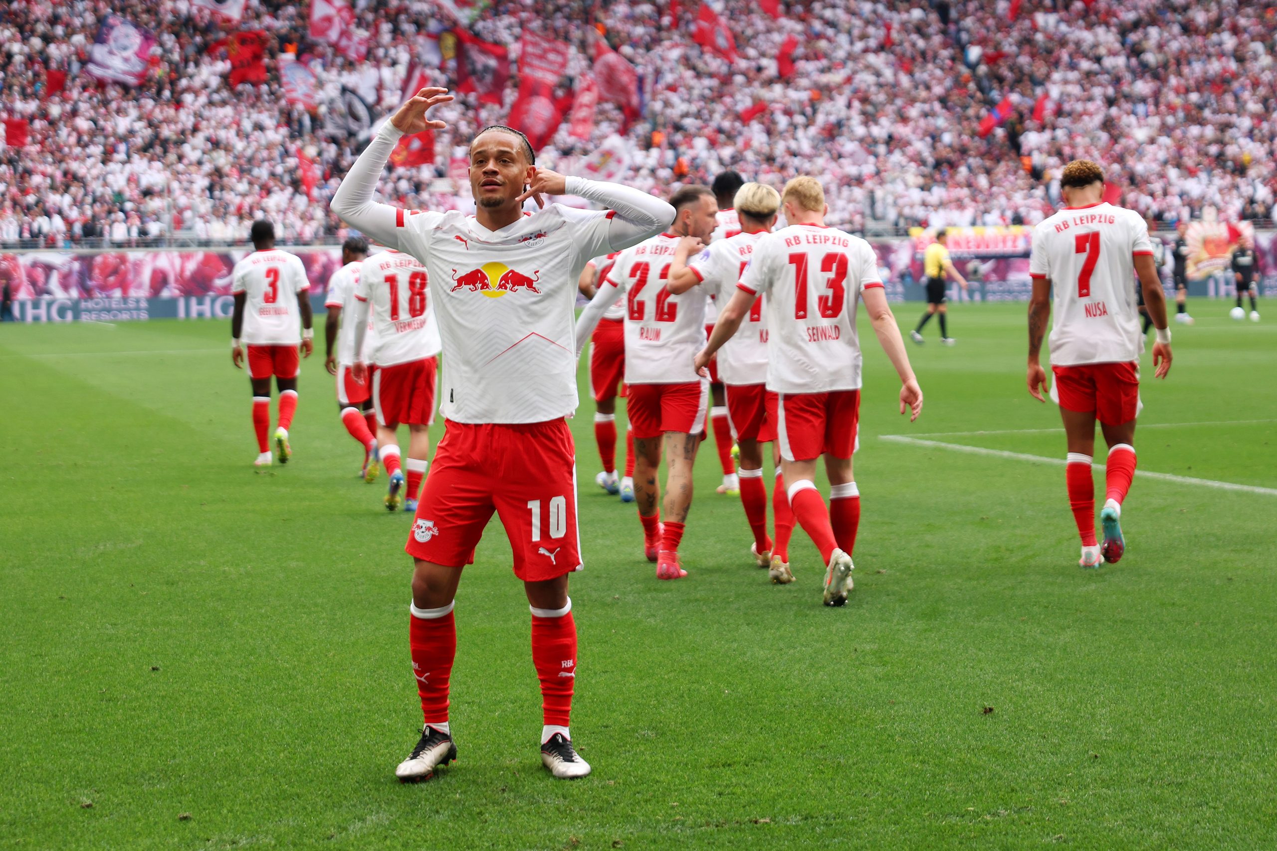 Chelsea tiếp tục đàm phán với Leipzig về Xavi Simons