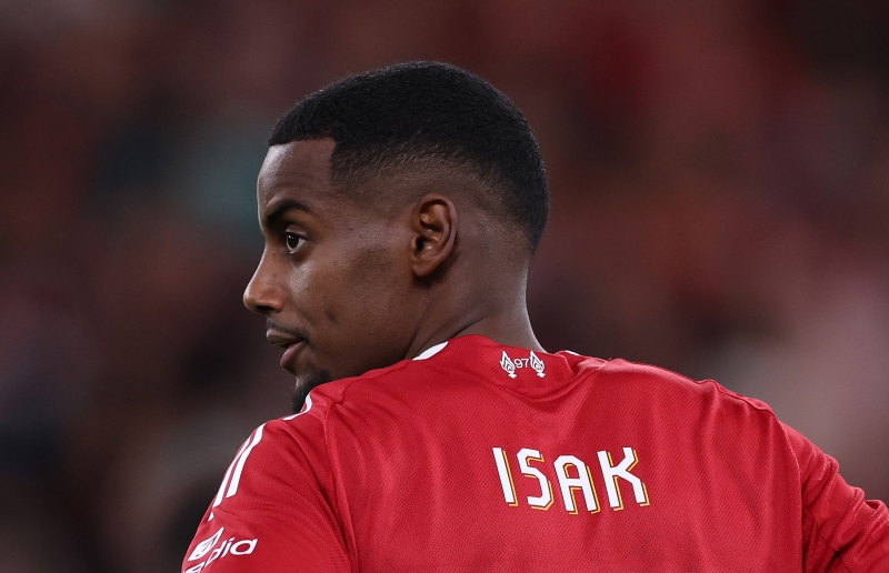 Hành trình đầy trở ngại của Isak tại Anfield